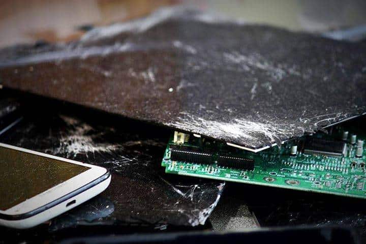 alt=broken electronics and smartphone fixes gone wrong